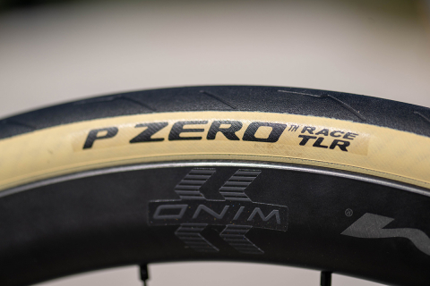 PIRELLI ( ピレリ ) チューブレスタイヤ P ZERO RACE RS TLR